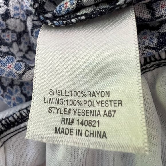 Francescas Collection Cameron Womens Blue Floral Romper Jumpsuit size Medium - Picture 12 of 15